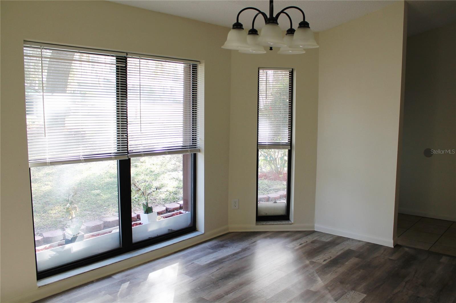 WOODLAND HILLS - Residential