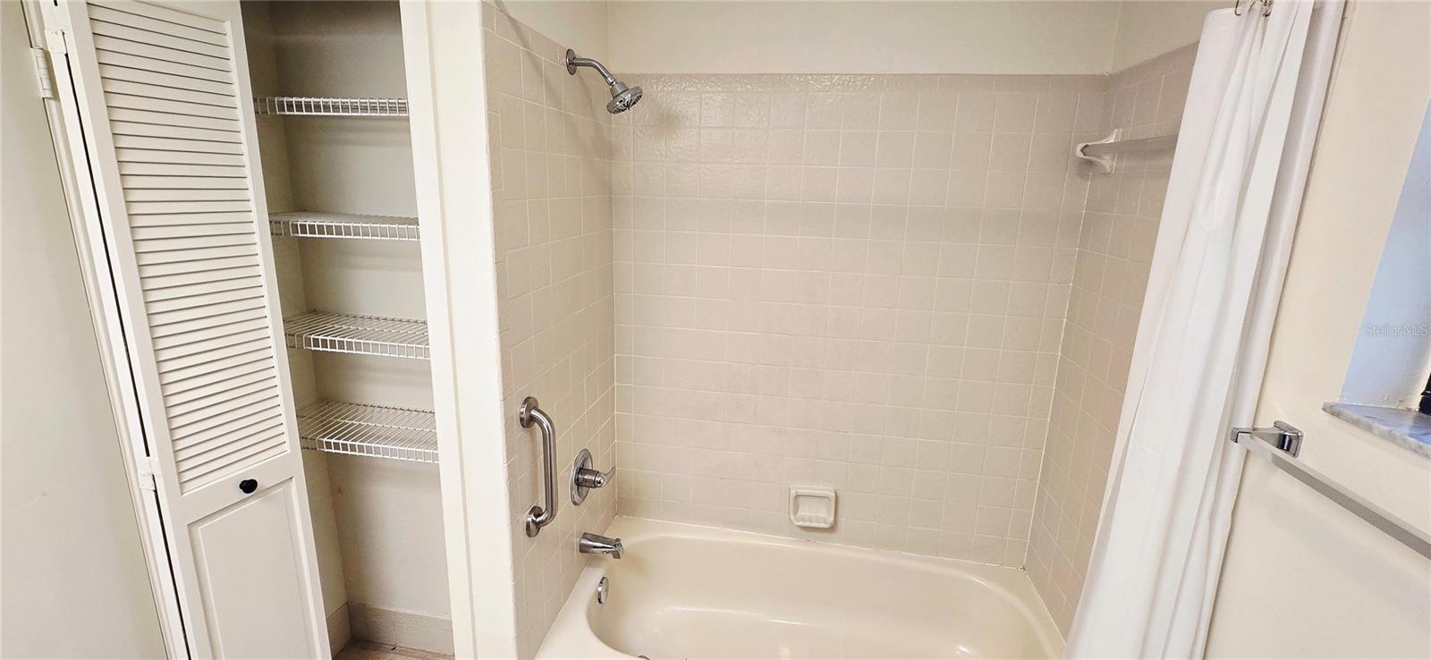 WOODLAND HILLS - Residential