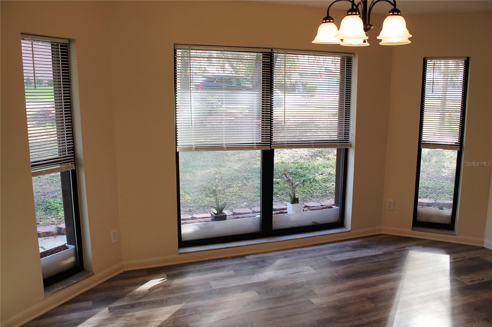 WOODLAND HILLS - Residential