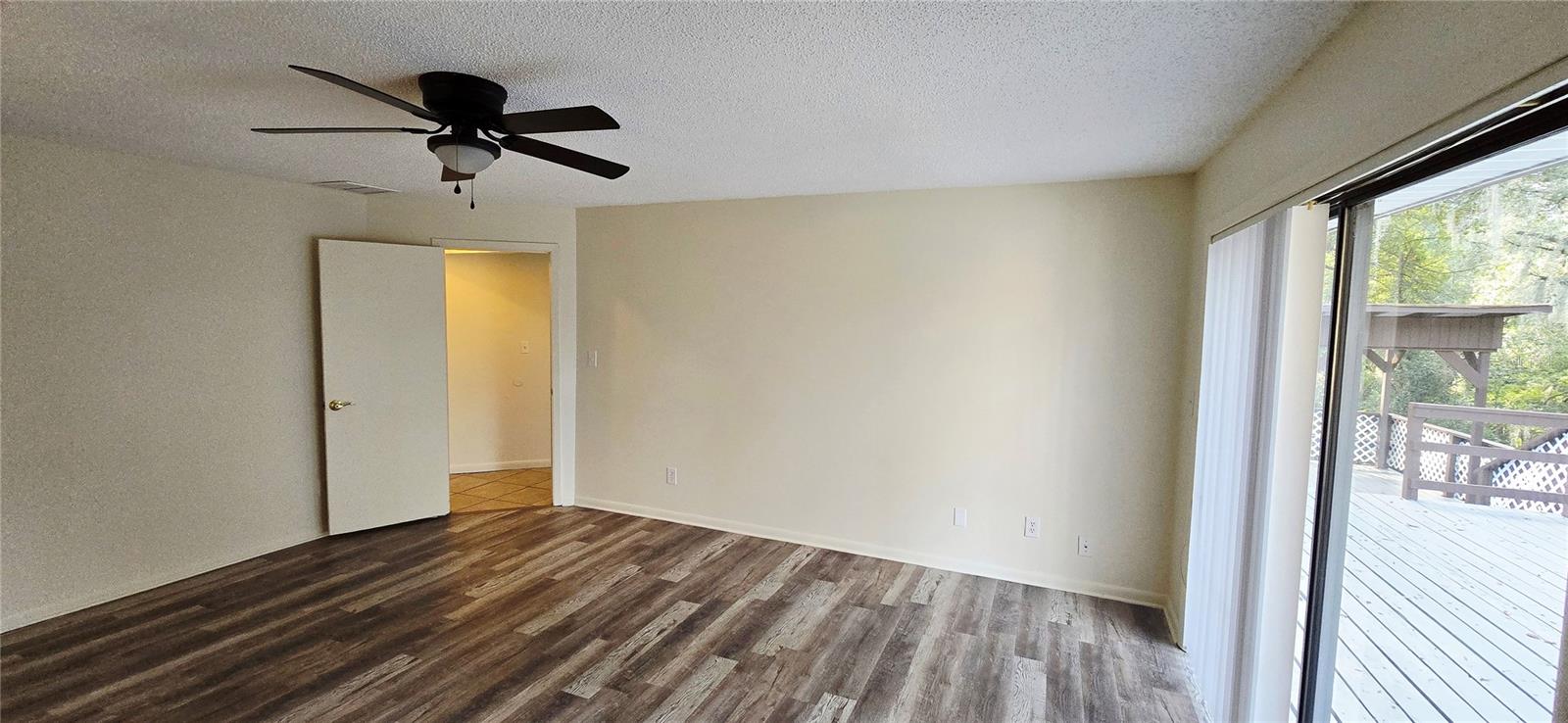 WOODLAND HILLS - Residential