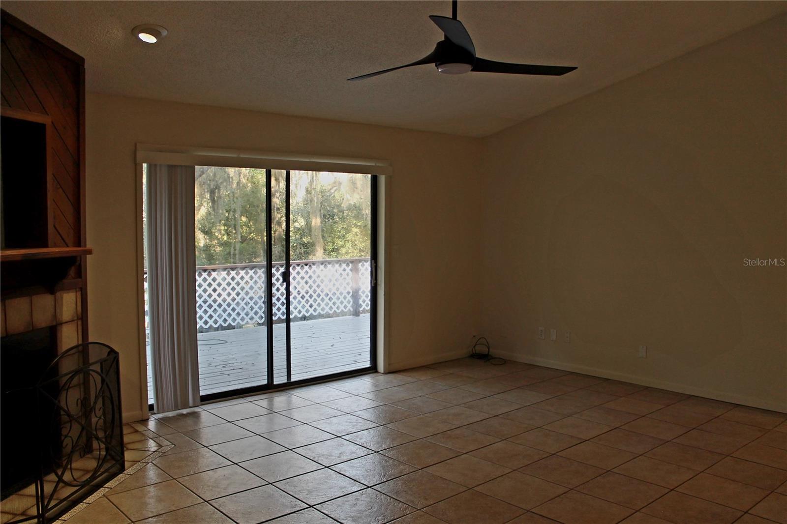 WOODLAND HILLS - Residential