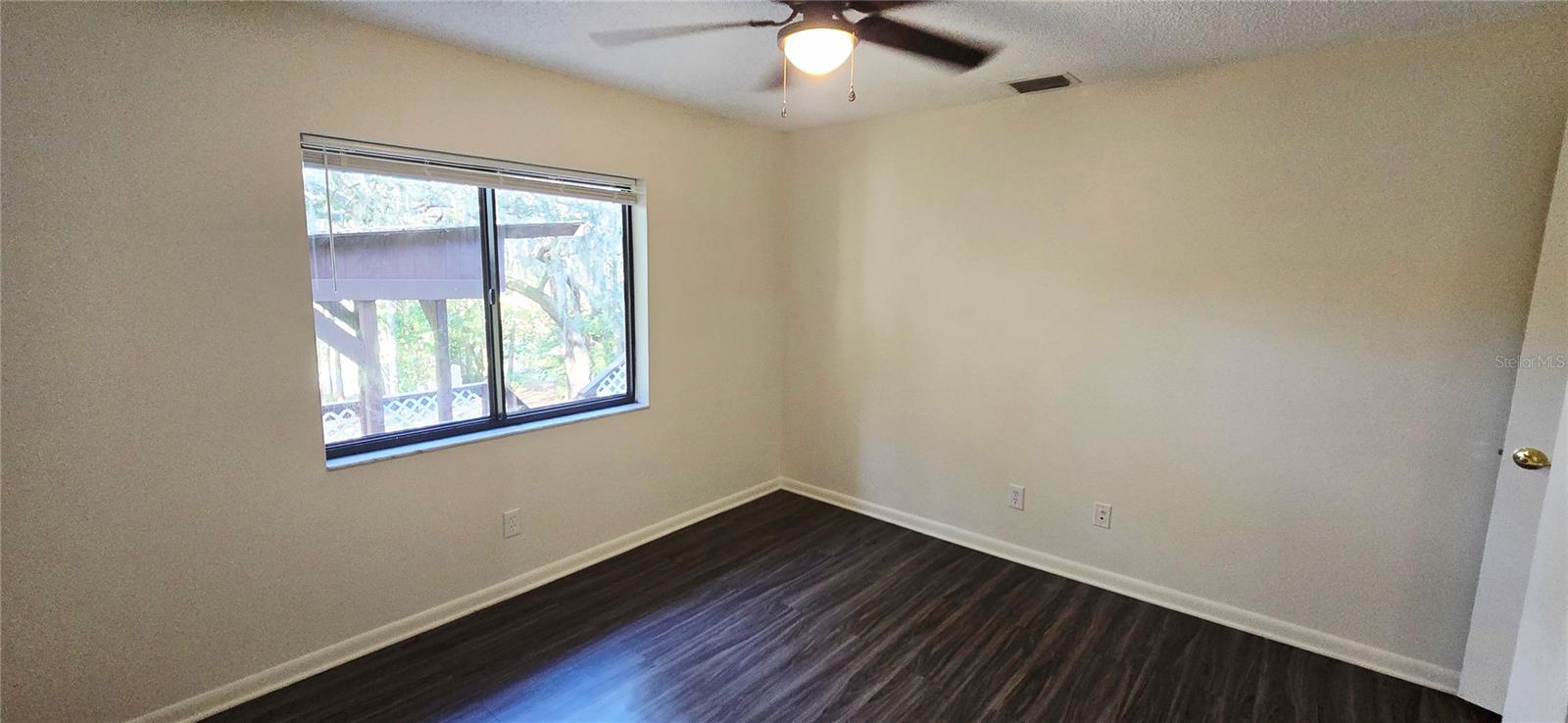 WOODLAND HILLS - Residential