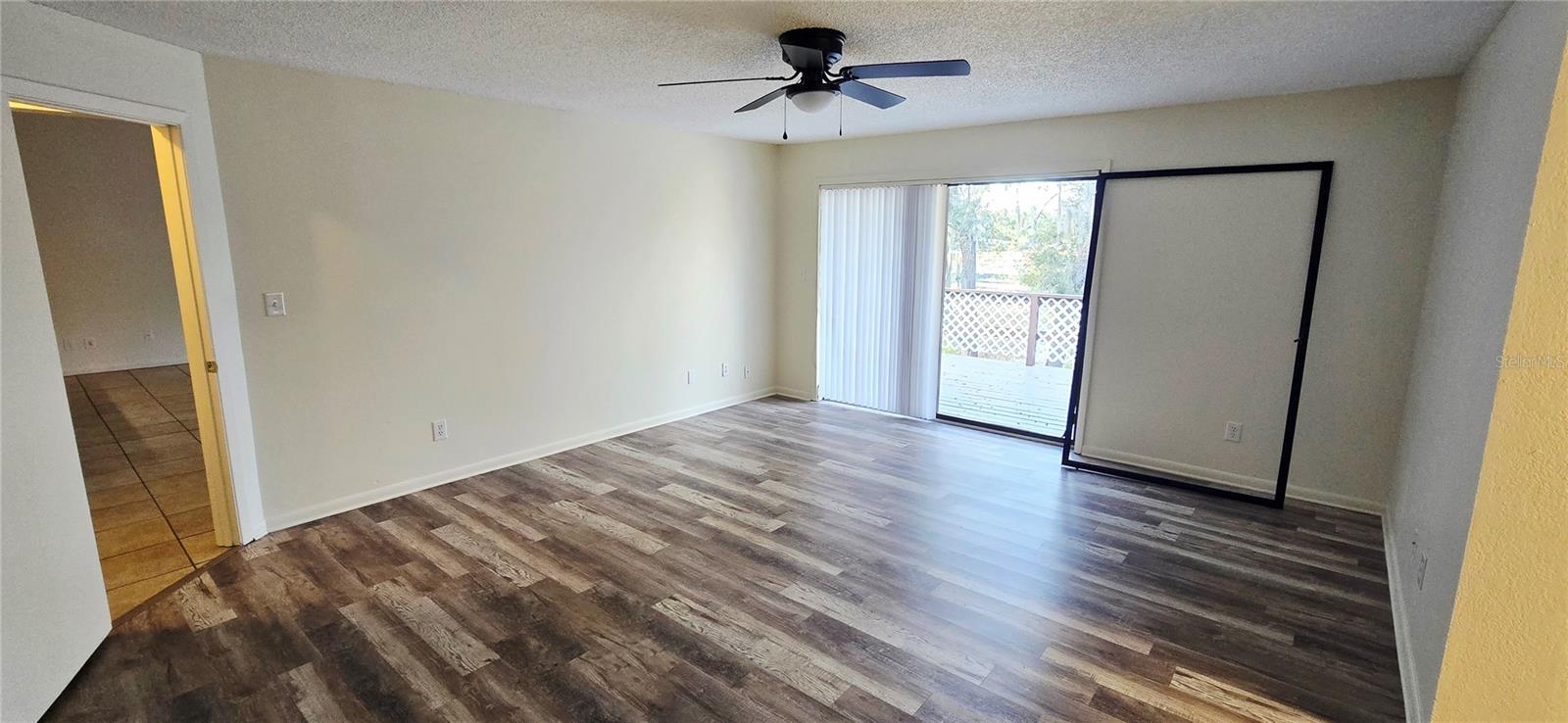 WOODLAND HILLS - Residential