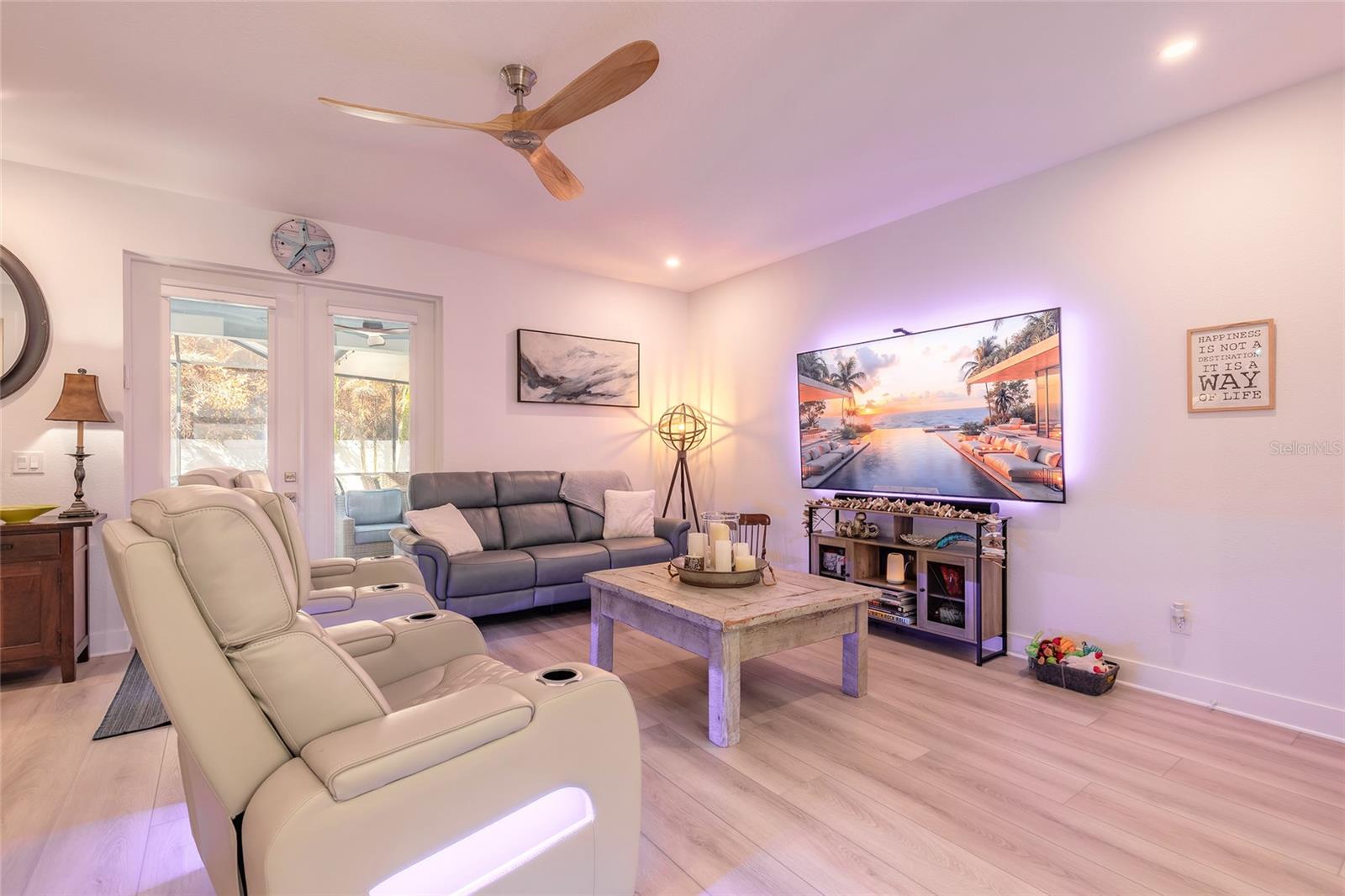 LIGHTHOUSE SHORES - Residential