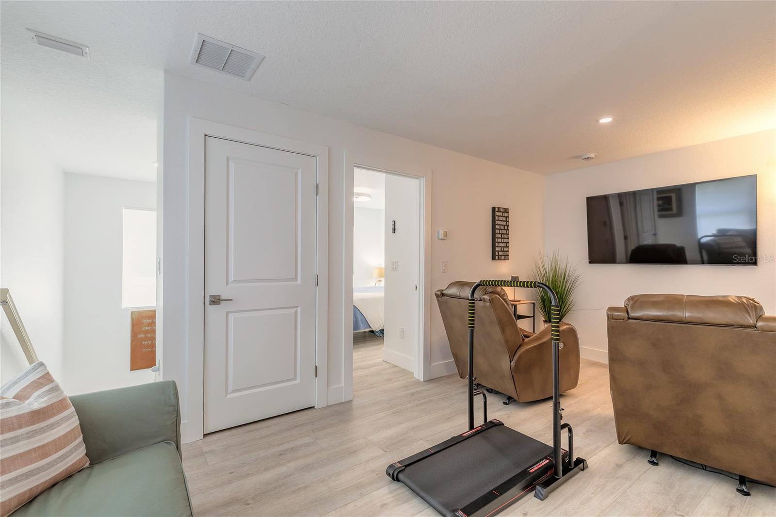 LIGHTHOUSE SHORES - Residential