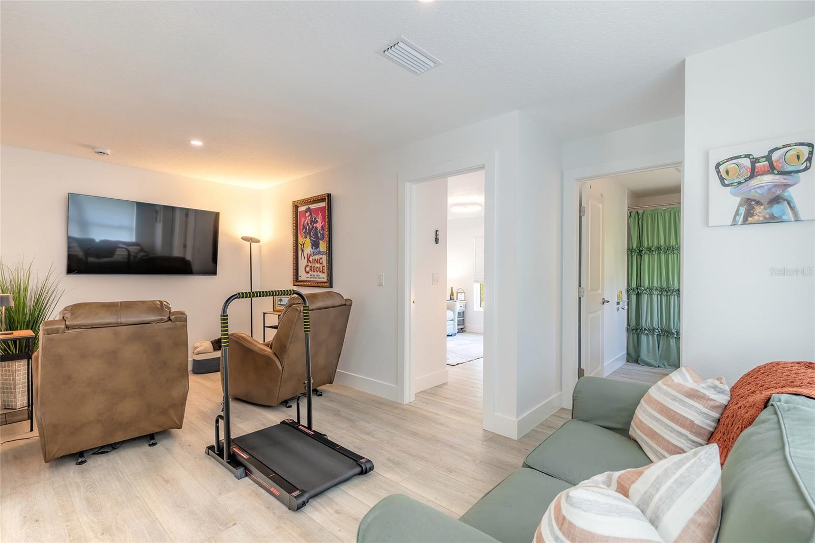 LIGHTHOUSE SHORES - Residential