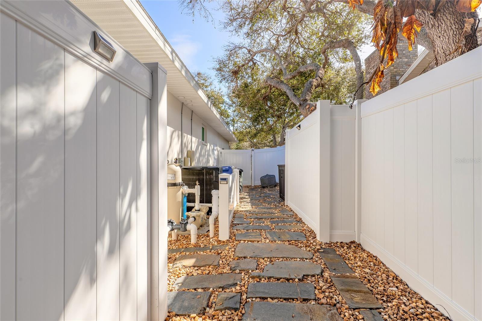 LIGHTHOUSE SHORES - Residential