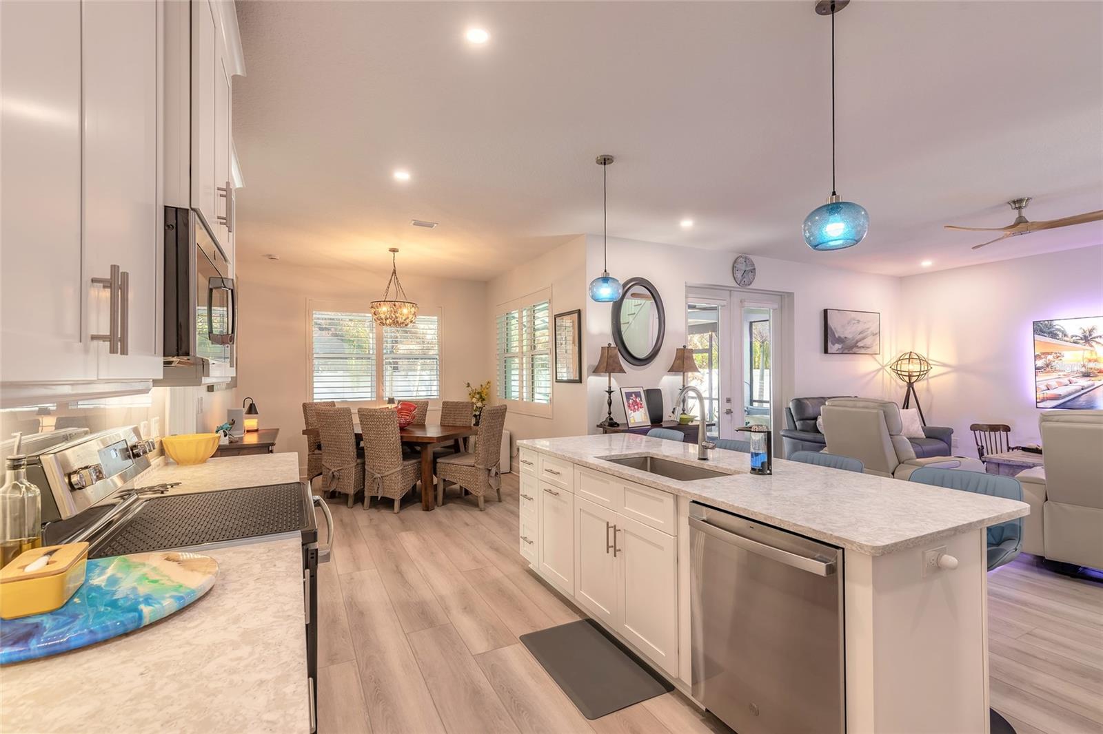 LIGHTHOUSE SHORES - Residential