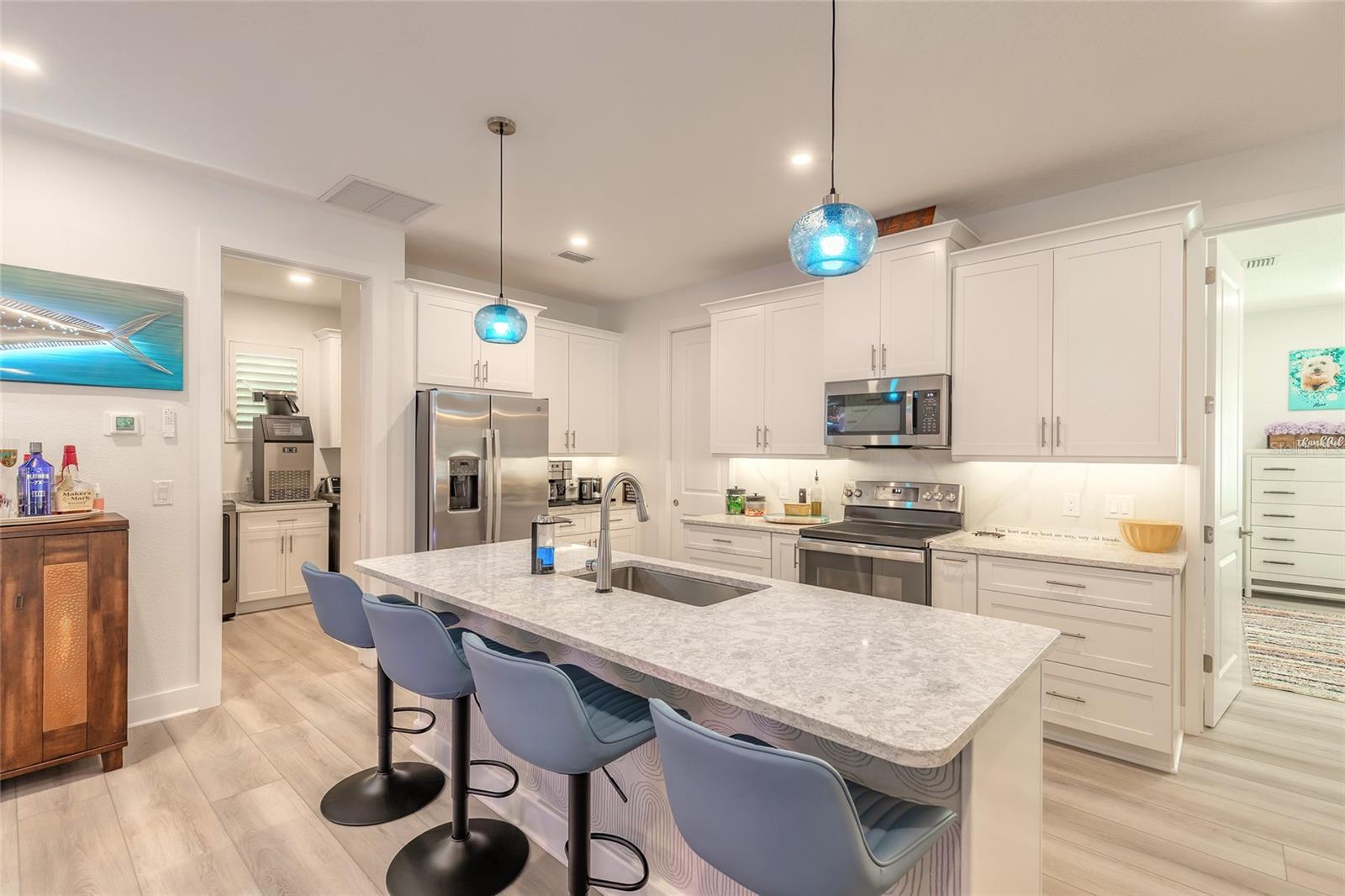 LIGHTHOUSE SHORES - Residential