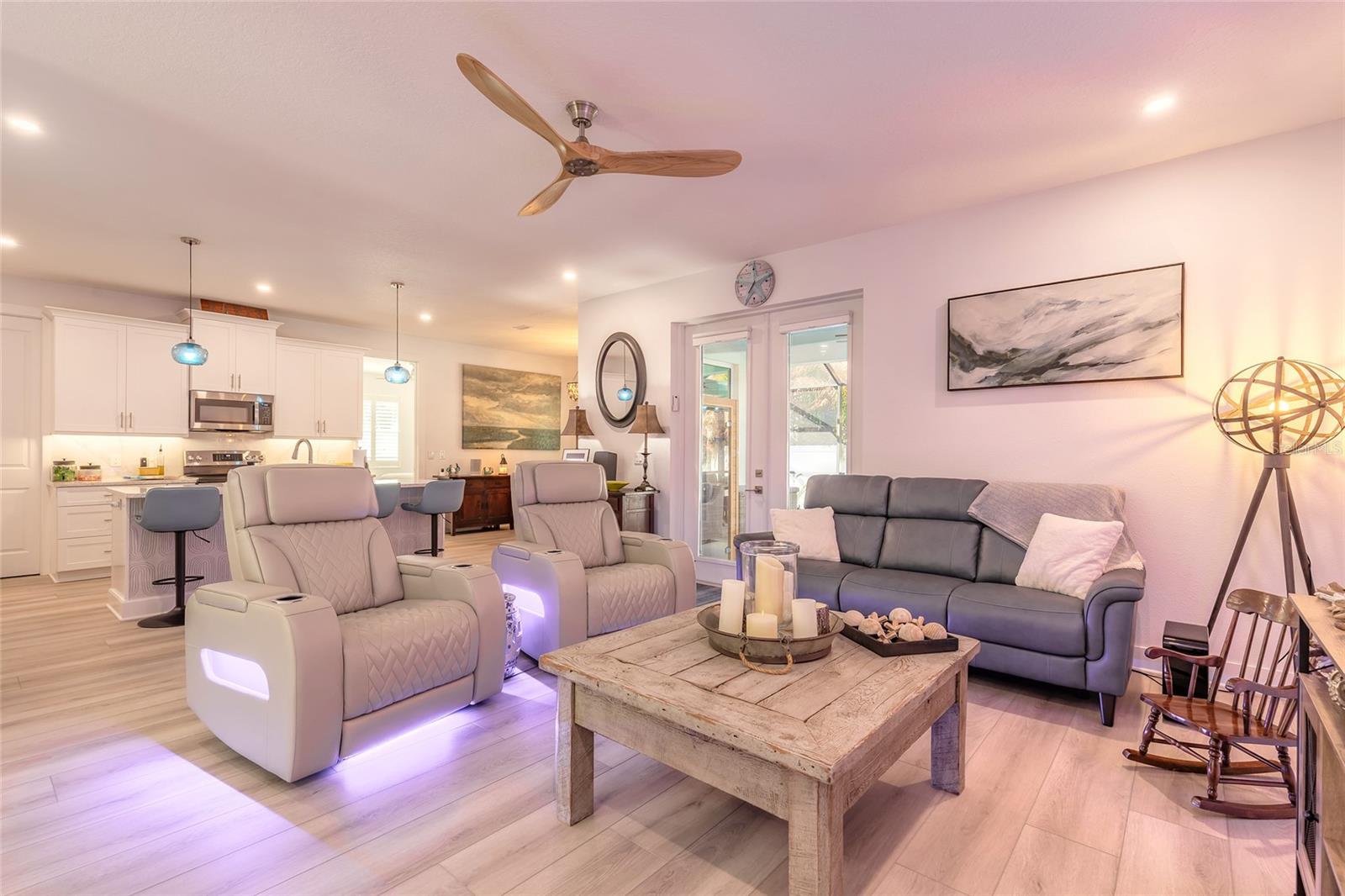 LIGHTHOUSE SHORES - Residential