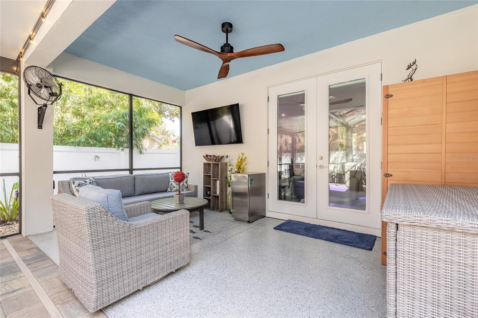 LIGHTHOUSE SHORES - Residential