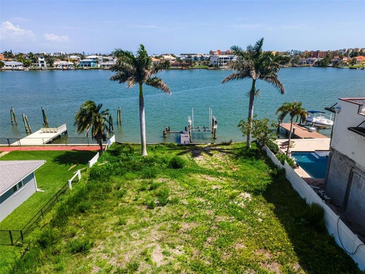 17043 DOLPHIN DR, NORTH REDINGTON BEACH, FL 33708 - Image fe5dc9b1f0688e8b7cf7a7d136489cd2/2208845877