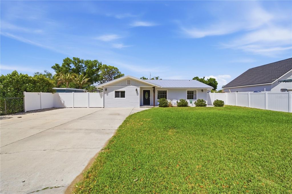 Photo of 1057 Willis Avenue, Sarasota, FL 34232 (MLS # O6401949)