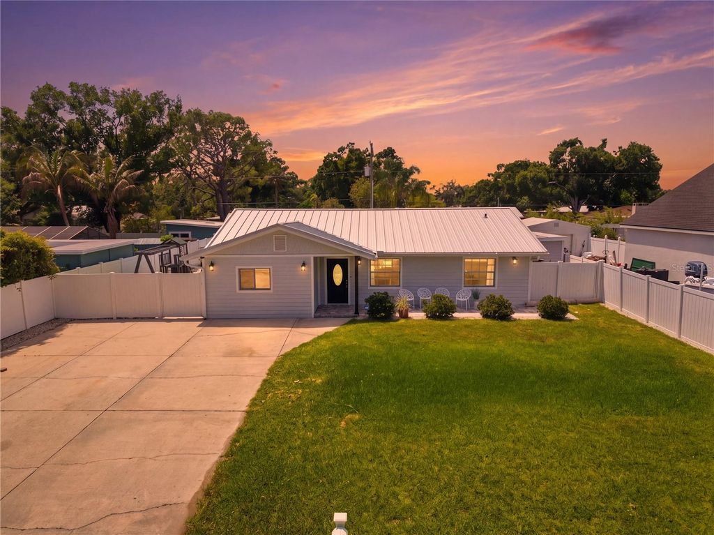 Photo of 1057 Willis Avenue, Sarasota, FL 34232 (MLS # O6401949)