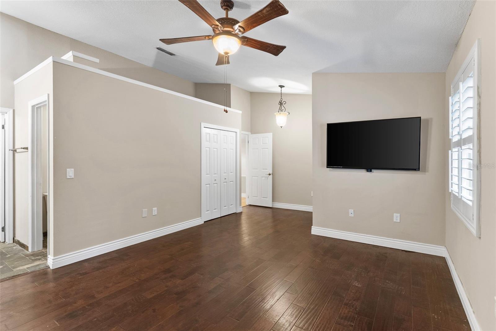 OAK HARBOUR CONDOMINIUM - Residential