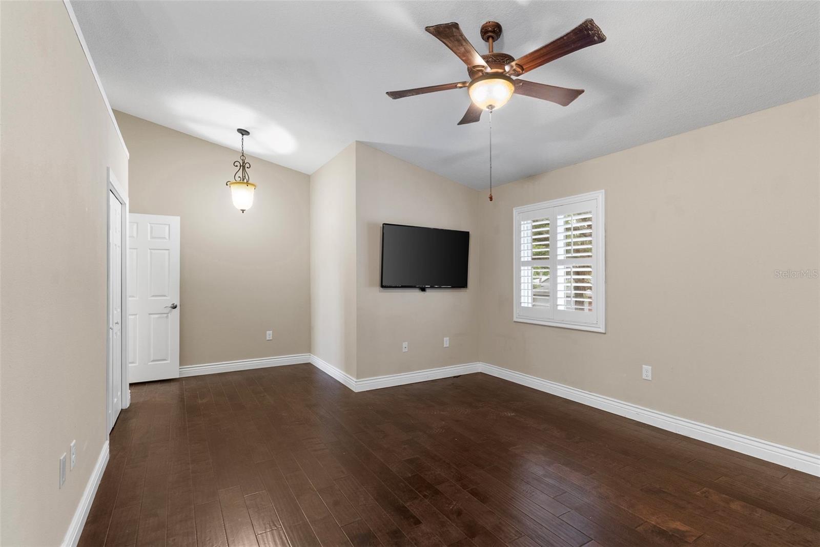 OAK HARBOUR CONDOMINIUM - Residential