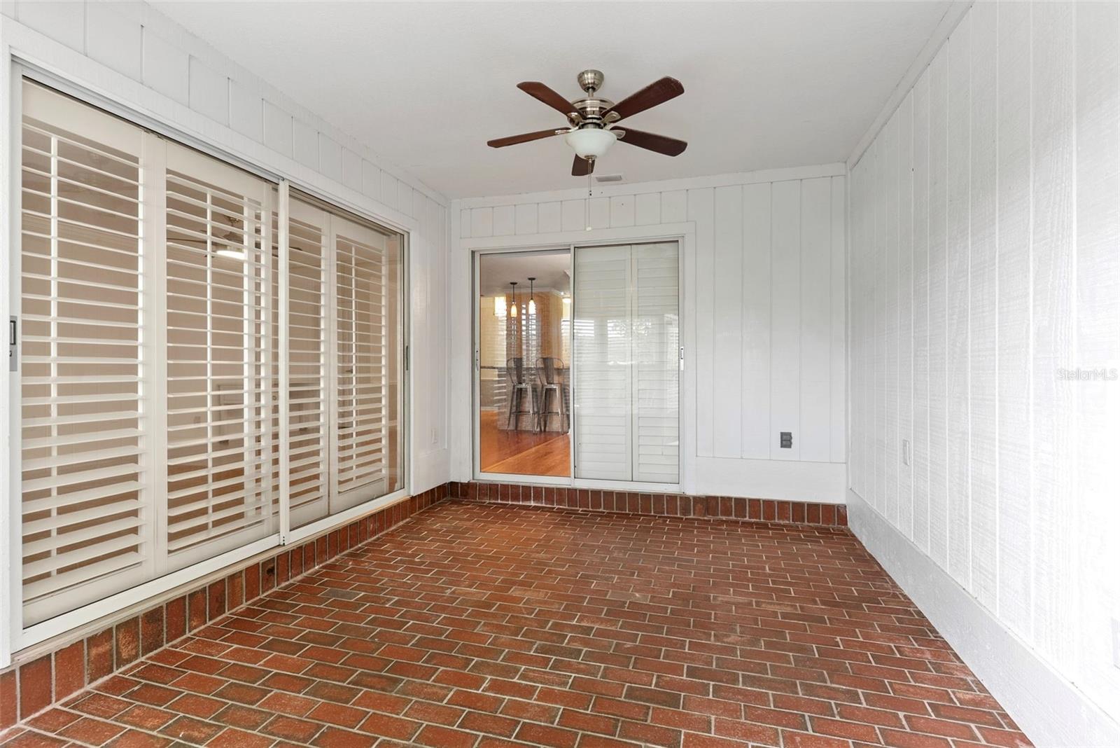 OAK HARBOUR CONDOMINIUM - Residential