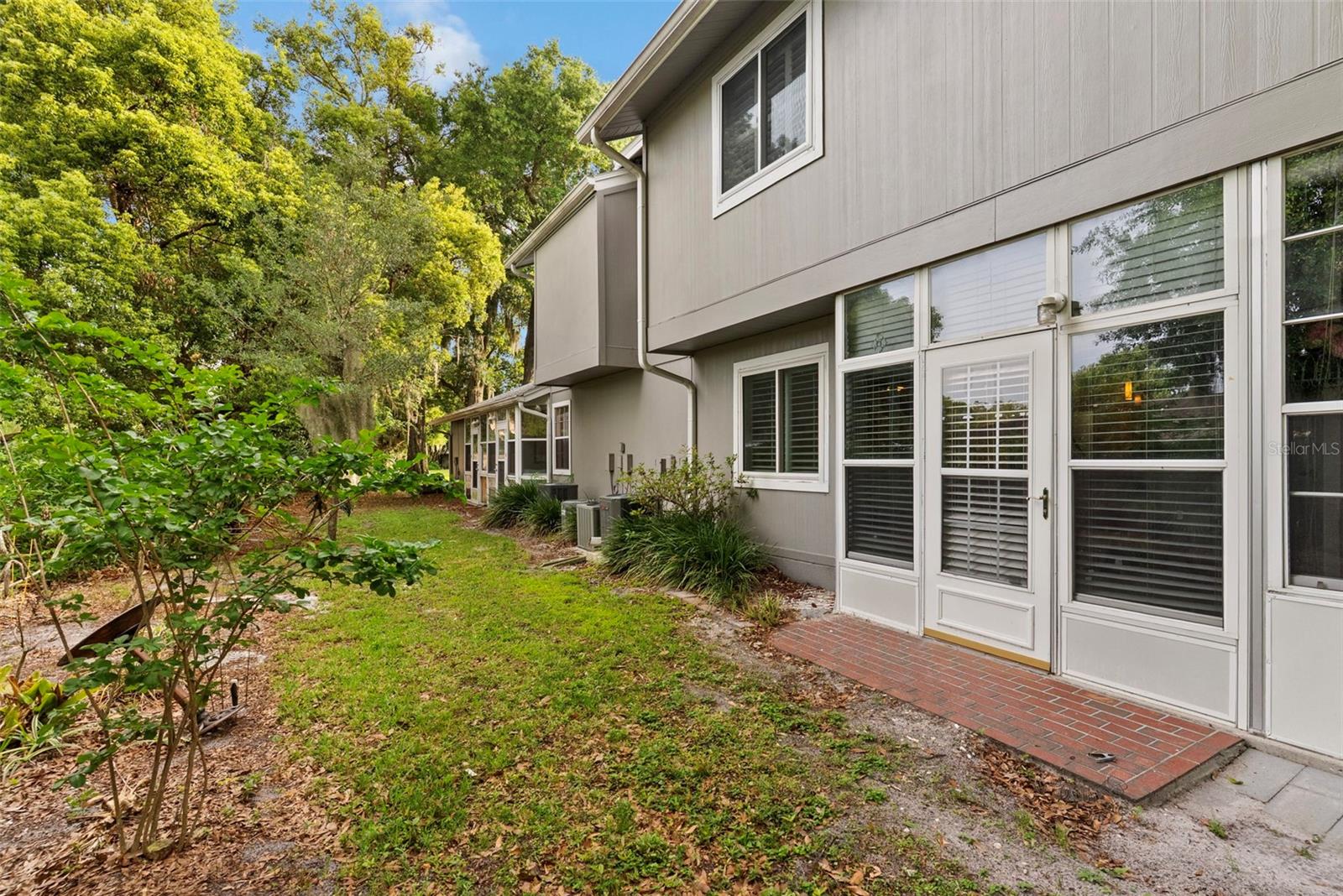 OAK HARBOUR CONDOMINIUM - Residential