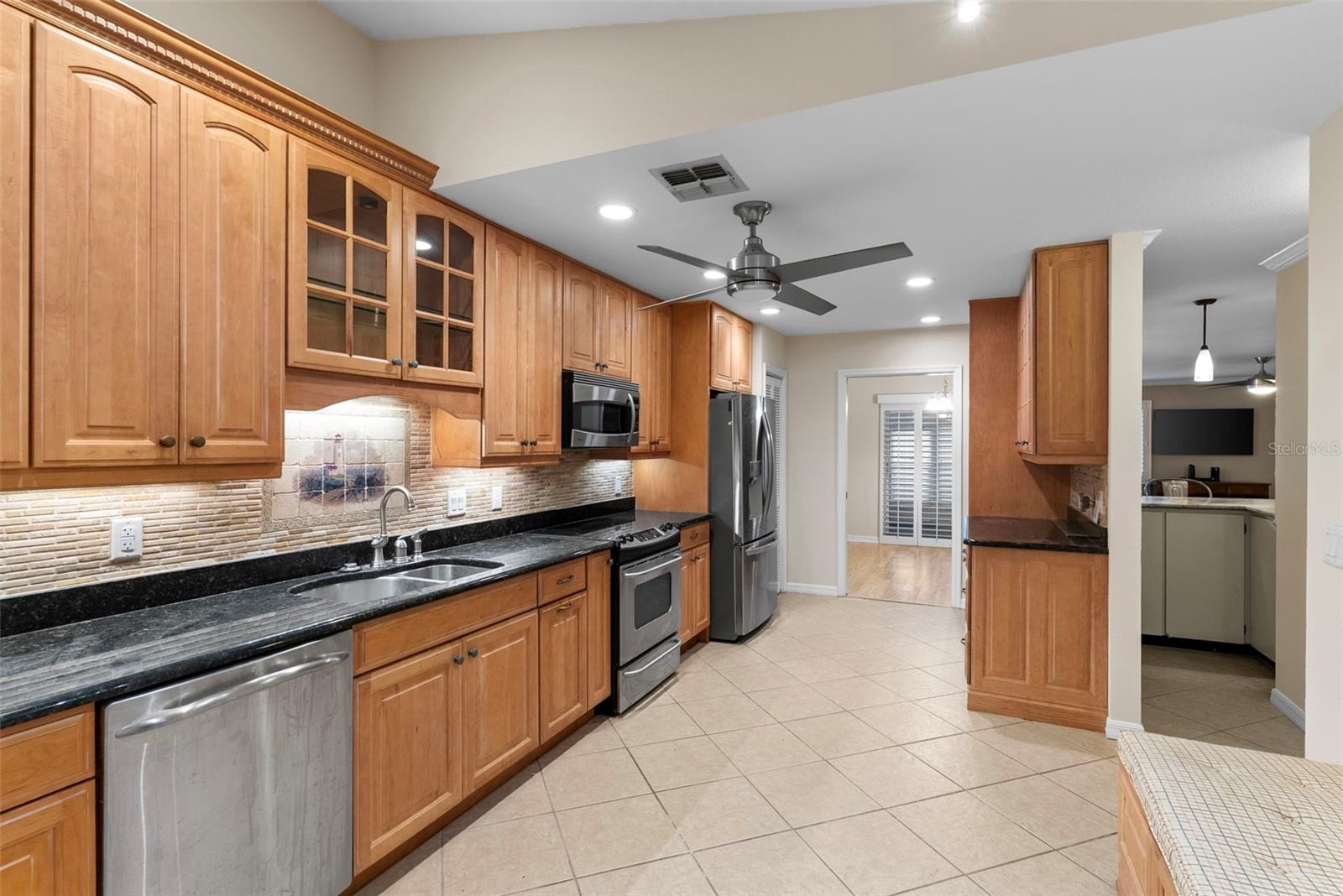 OAK HARBOUR CONDOMINIUM - Residential