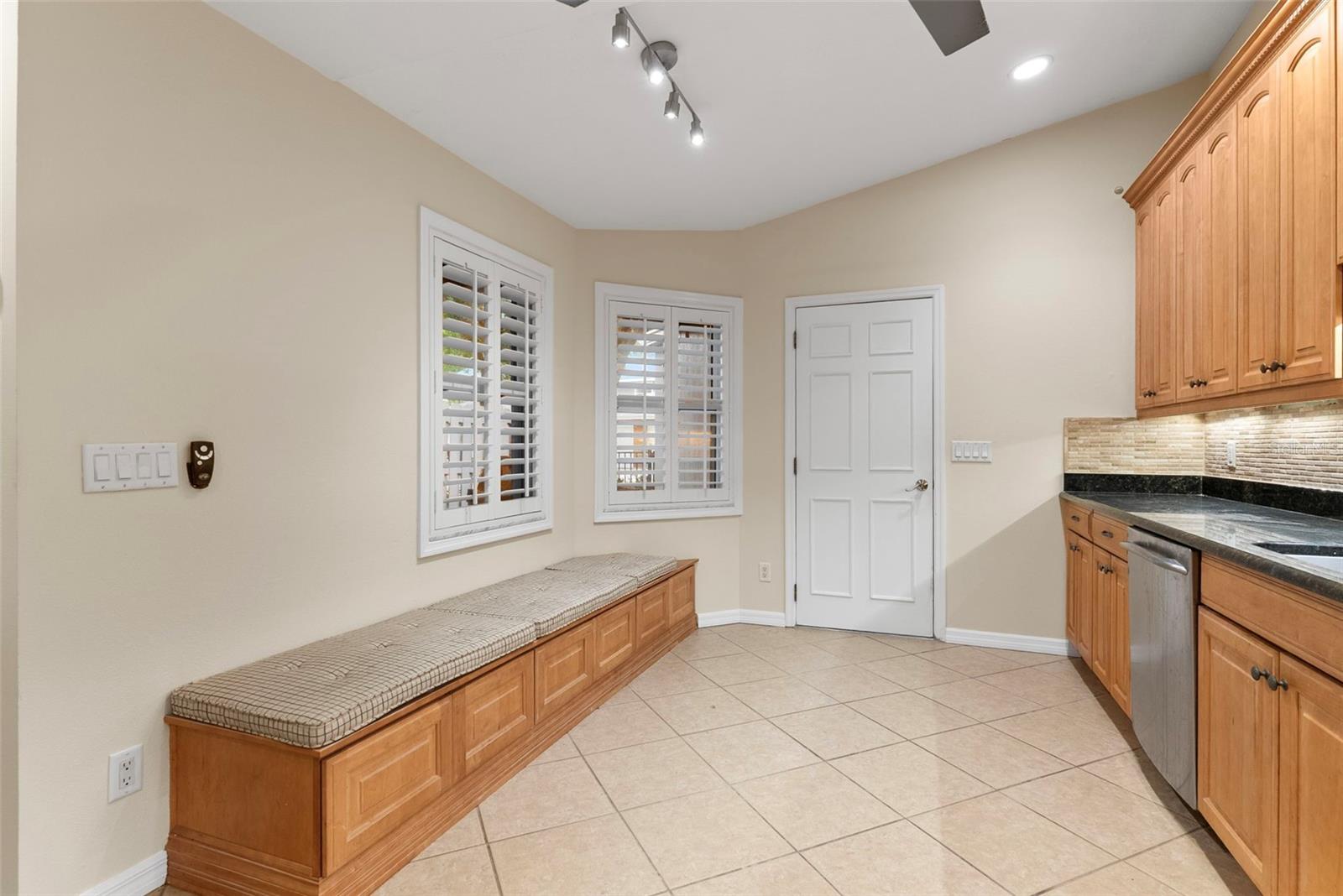 OAK HARBOUR CONDOMINIUM - Residential