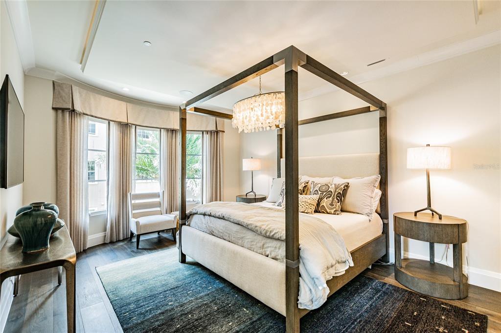 SOUTH INTERLACHEN PLACE 86/129 LOT 1 - Residential