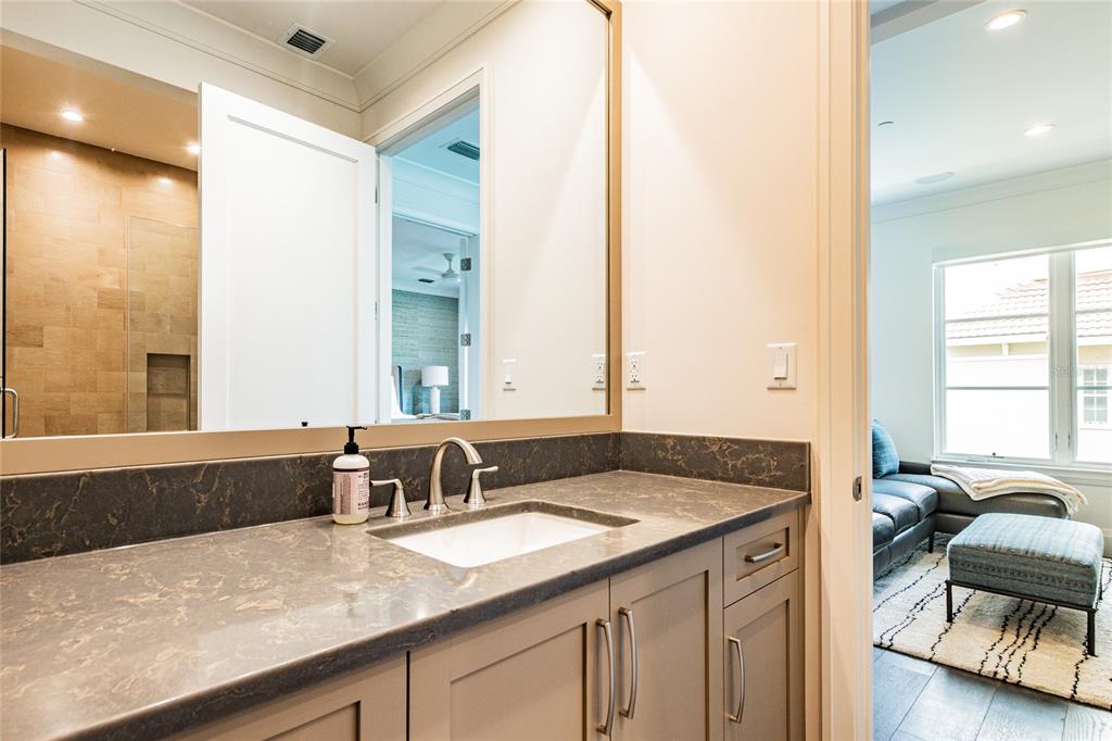 SOUTH INTERLACHEN PLACE 86/129 LOT 1 - Residential