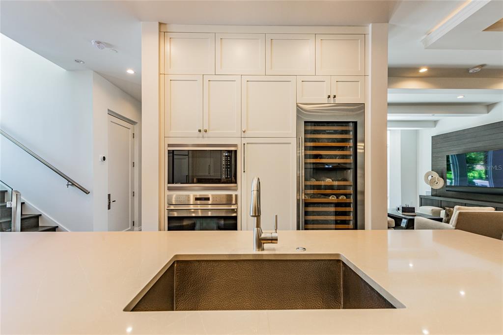 SOUTH INTERLACHEN PLACE 86/129 LOT 1 - Residential