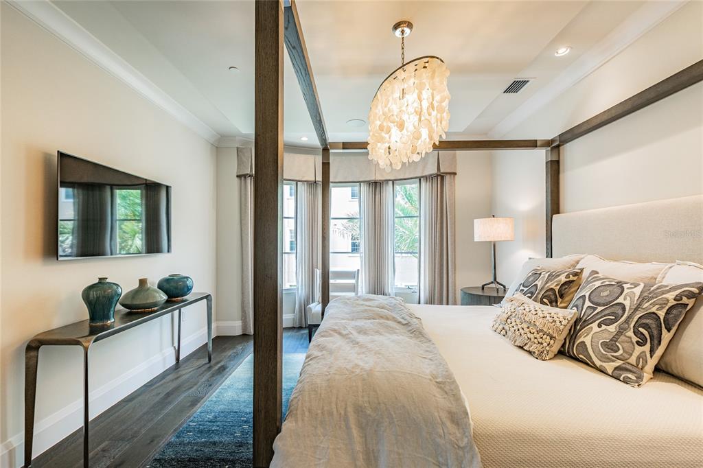 SOUTH INTERLACHEN PLACE 86/129 LOT 1 - Residential