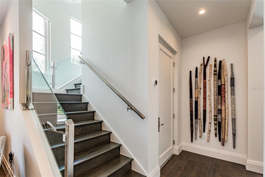 SOUTH INTERLACHEN PLACE 86/129 LOT 1 - Residential