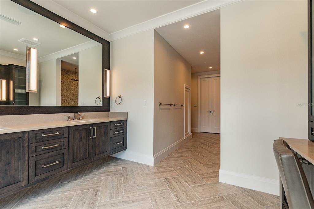 SOUTH INTERLACHEN PLACE 86/129 LOT 1 - Residential