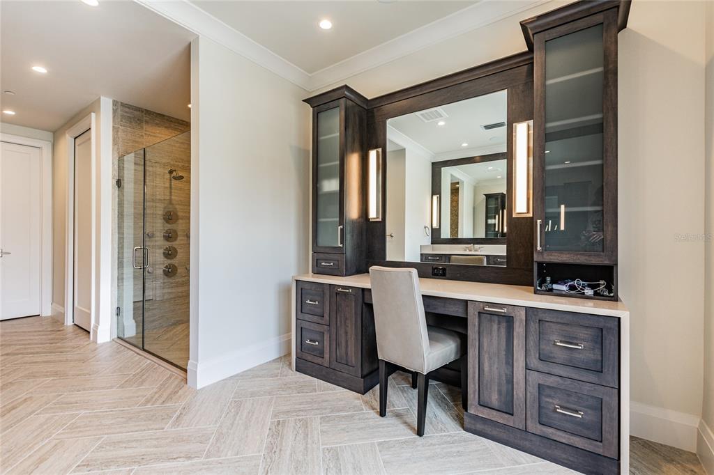 SOUTH INTERLACHEN PLACE 86/129 LOT 1 - Residential