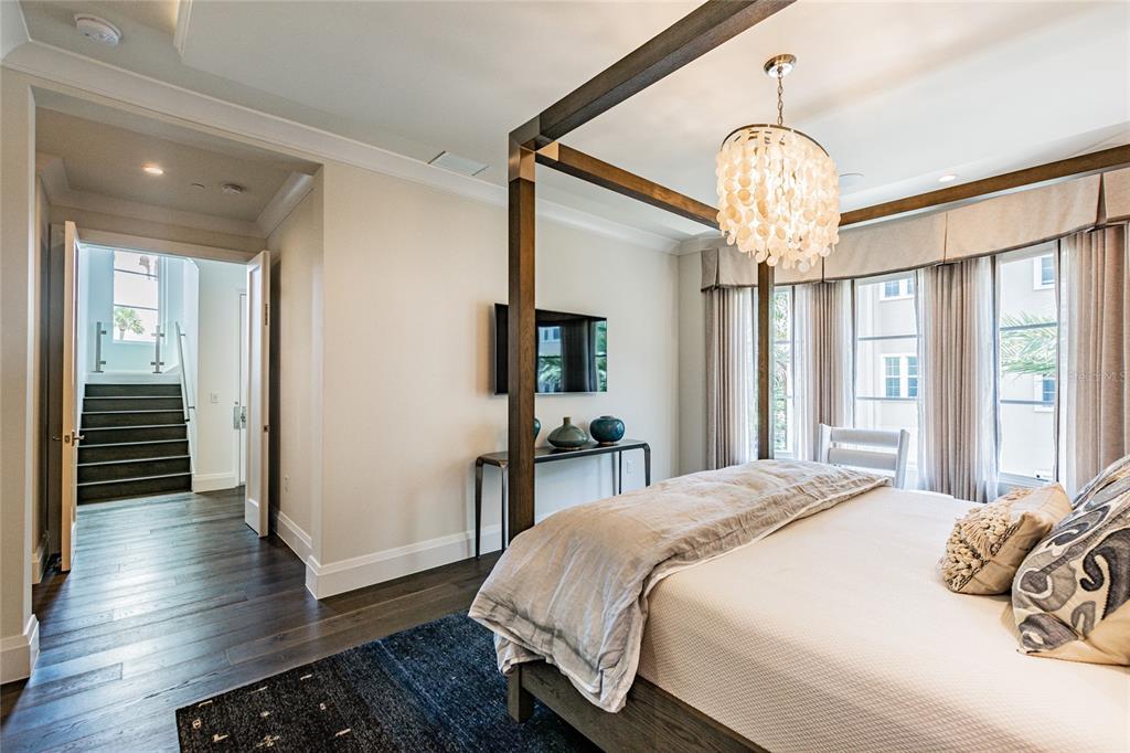 SOUTH INTERLACHEN PLACE 86/129 LOT 1 - Residential