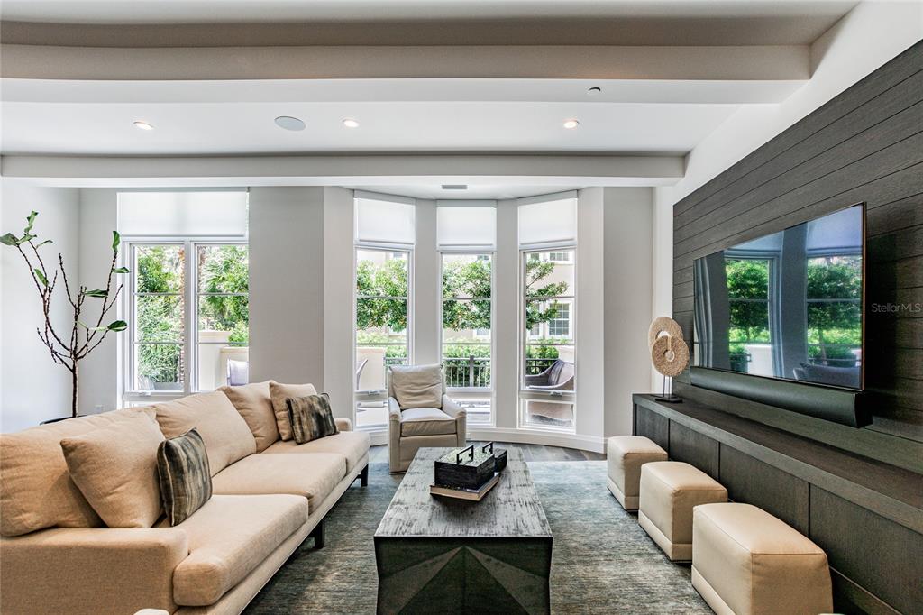 SOUTH INTERLACHEN PLACE 86/129 LOT 1 - Residential