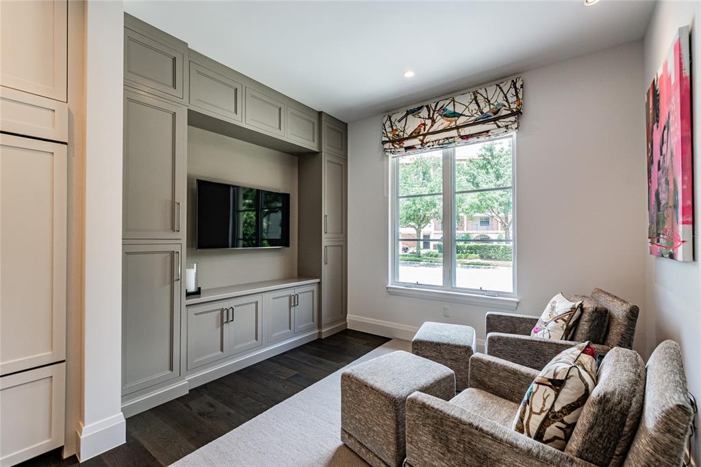 SOUTH INTERLACHEN PLACE 86/129 LOT 1 - Residential