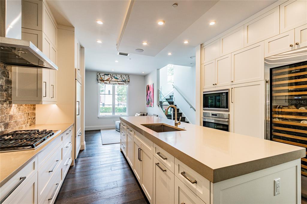 SOUTH INTERLACHEN PLACE 86/129 LOT 1 - Residential