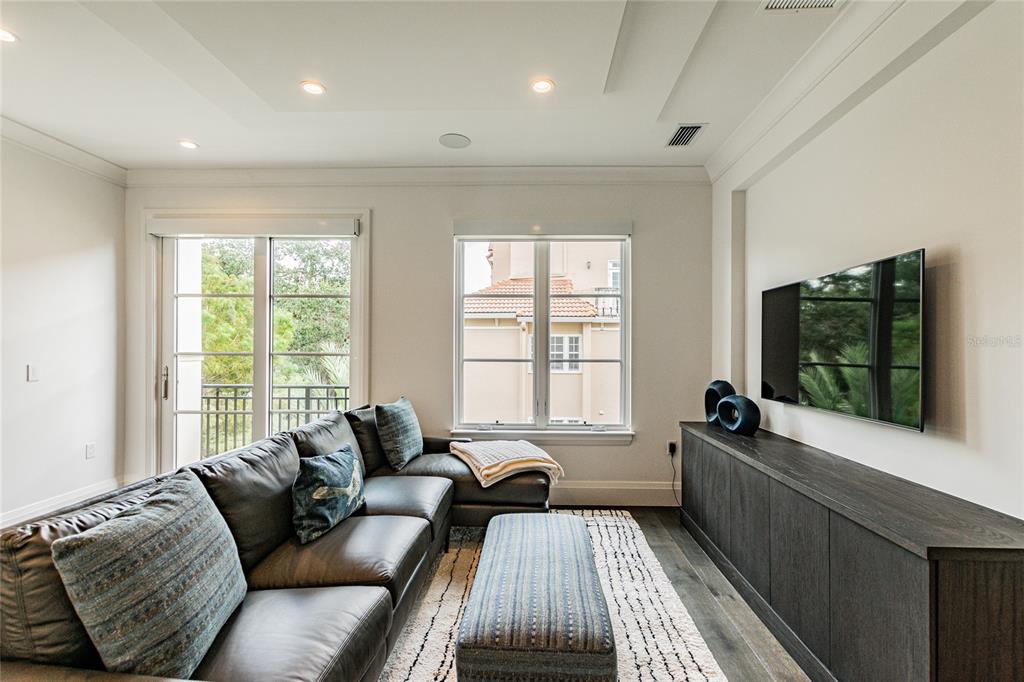 SOUTH INTERLACHEN PLACE 86/129 LOT 1 - Residential