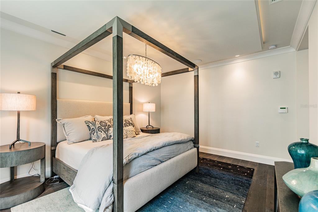 SOUTH INTERLACHEN PLACE 86/129 LOT 1 - Residential