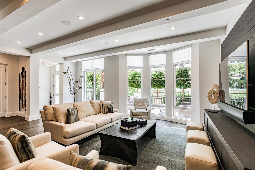 SOUTH INTERLACHEN PLACE 86/129 LOT 1 - Residential