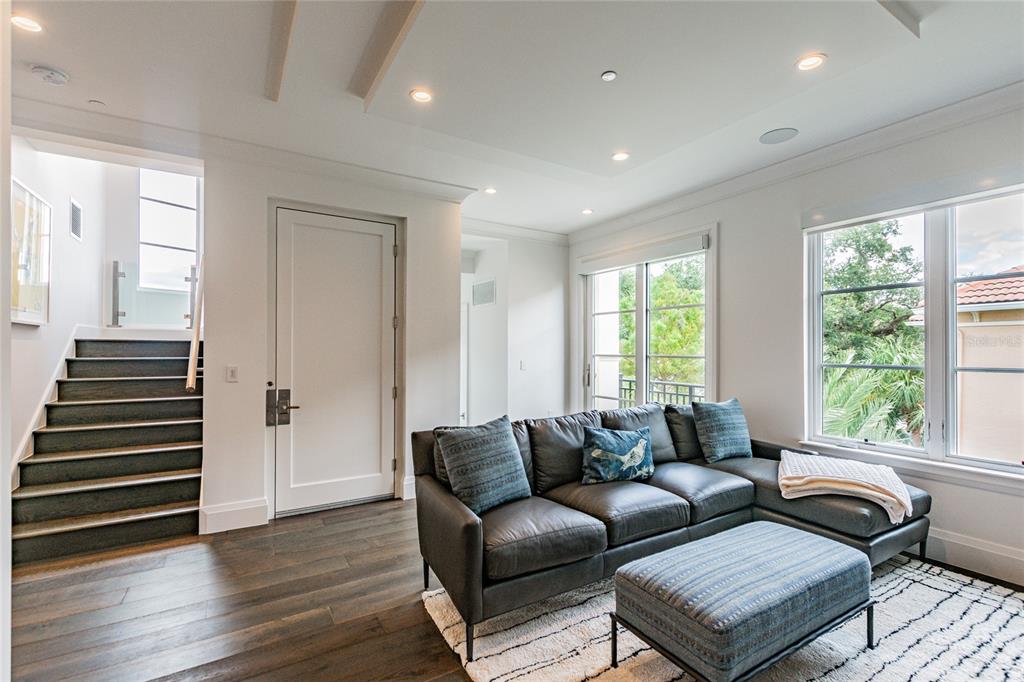 SOUTH INTERLACHEN PLACE 86/129 LOT 1 - Residential