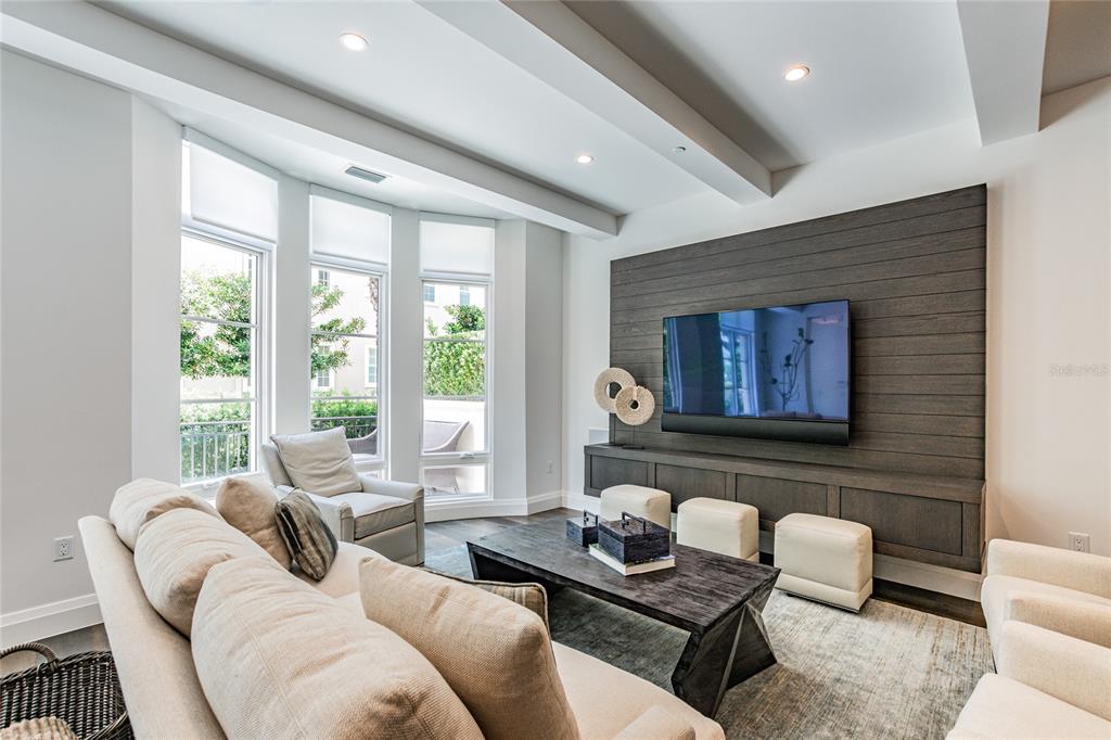 SOUTH INTERLACHEN PLACE 86/129 LOT 1 - Residential