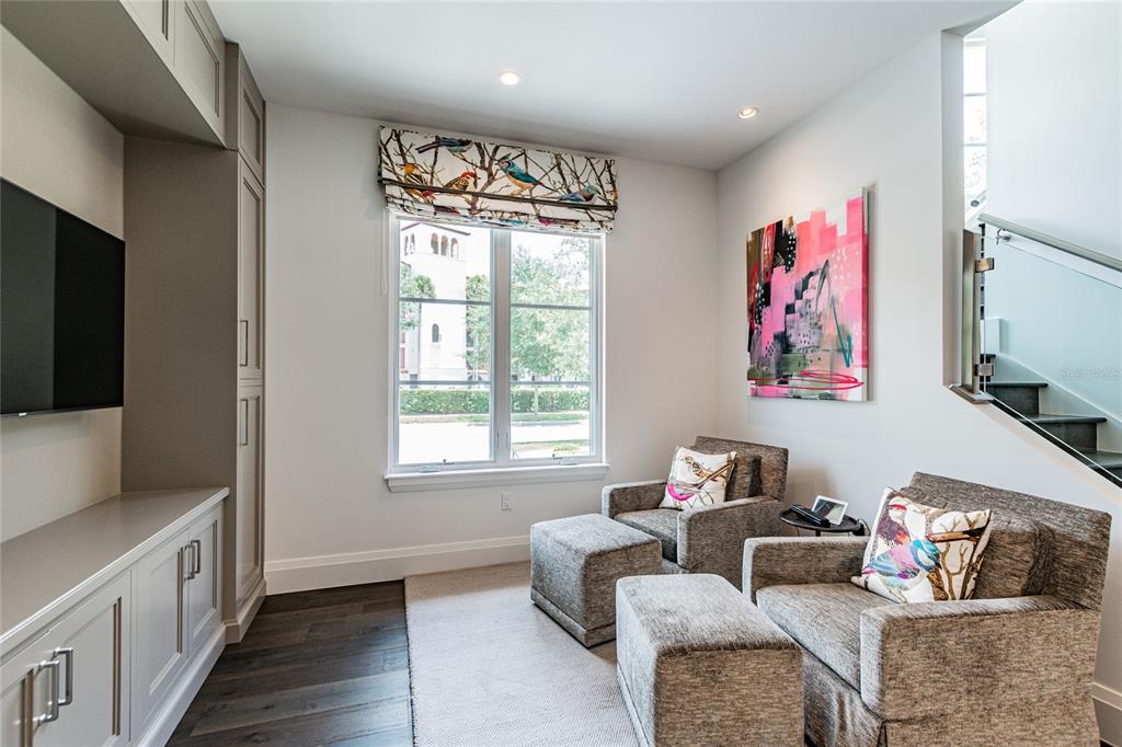 SOUTH INTERLACHEN PLACE 86/129 LOT 1 - Residential