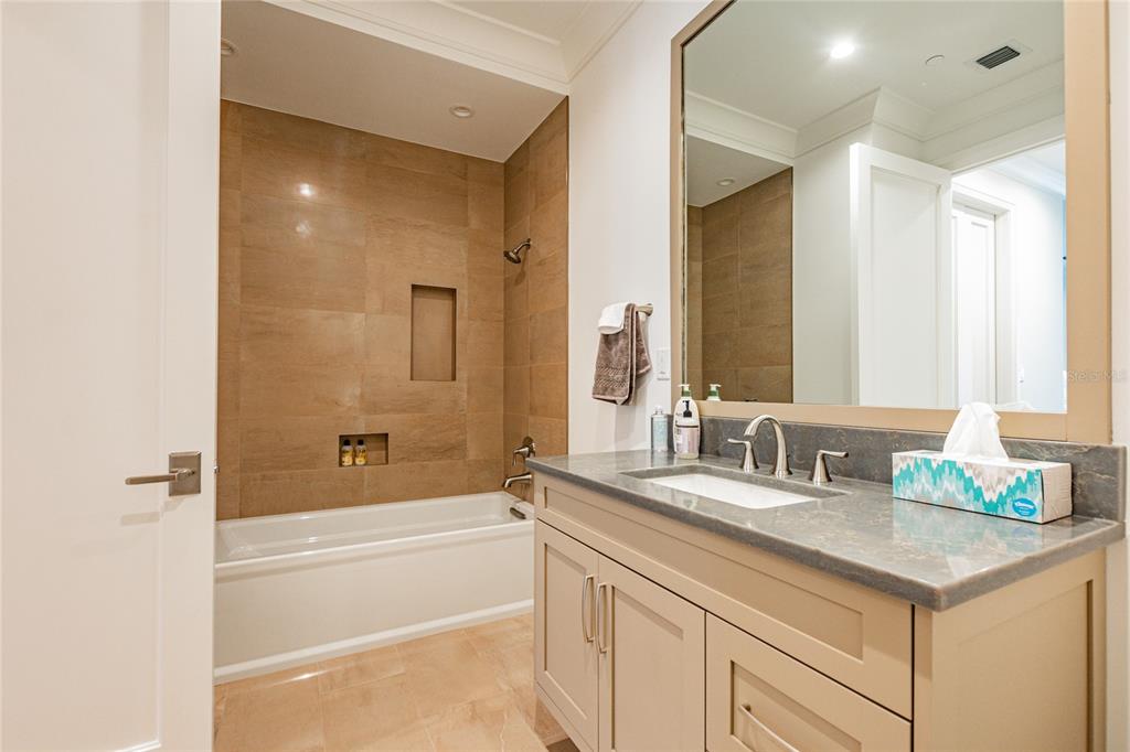 SOUTH INTERLACHEN PLACE 86/129 LOT 1 - Residential