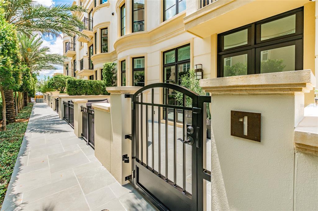 SOUTH INTERLACHEN PLACE 86/129 LOT 1 - Residential