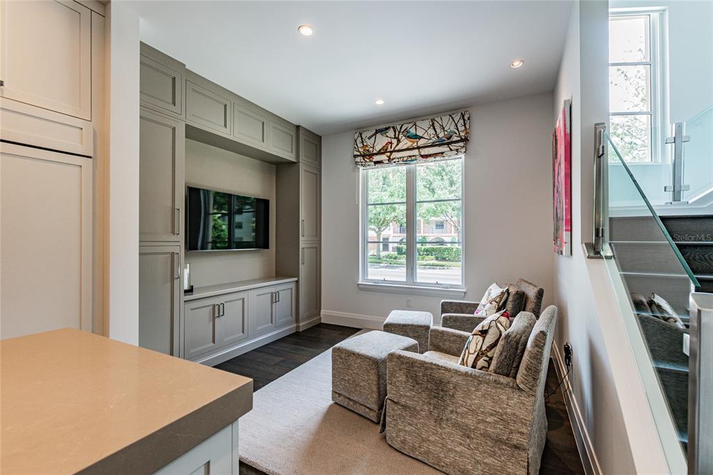 SOUTH INTERLACHEN PLACE 86/129 LOT 1 - Residential