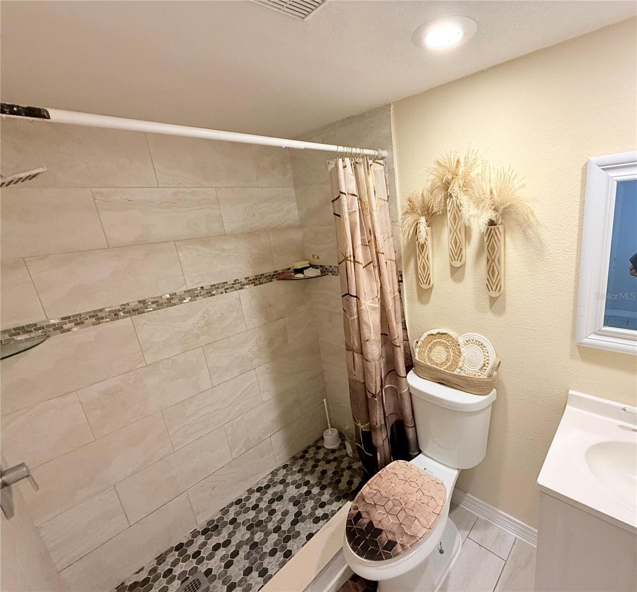 RIVER OAKS CONDO I - Residential