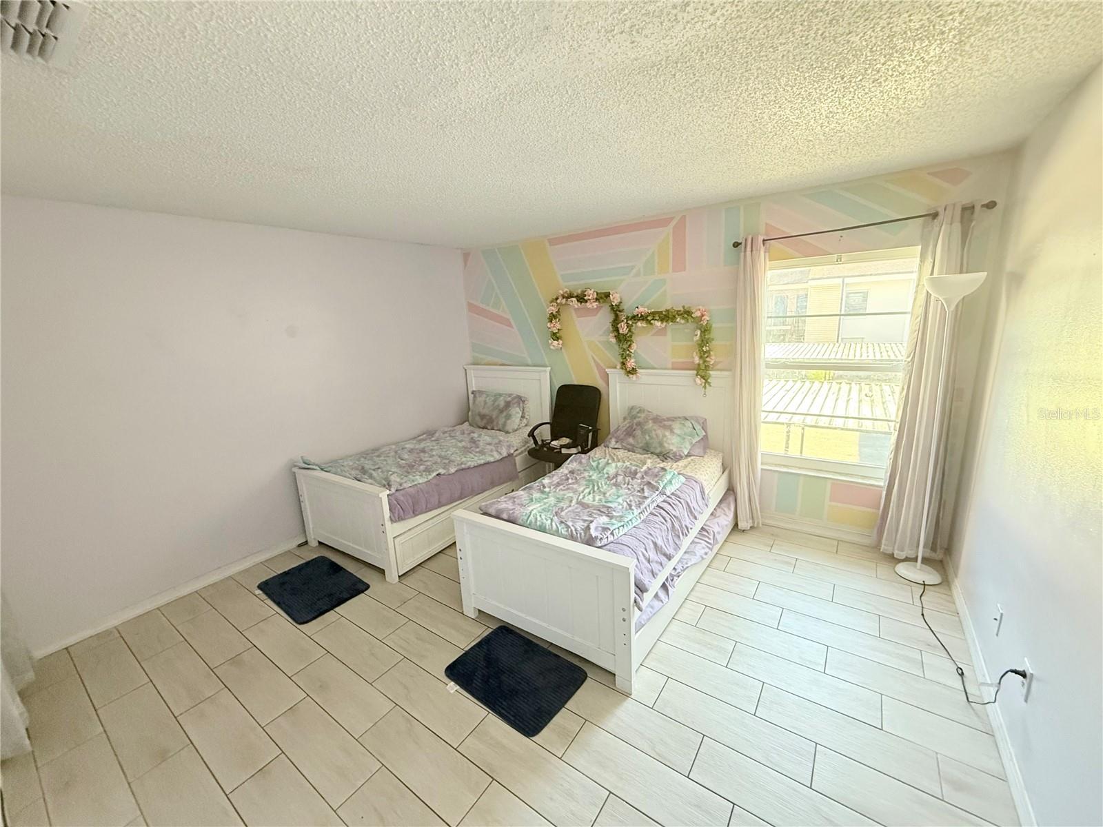 RIVER OAKS CONDO I - Residential