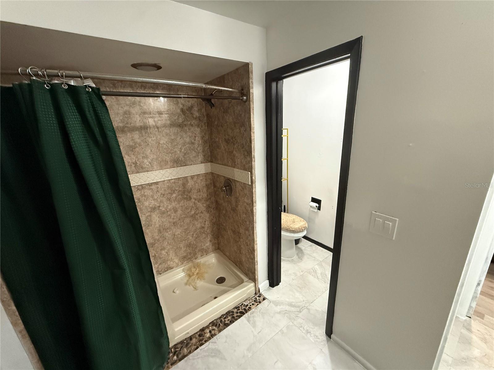 RIVER OAKS CONDO I - Residential