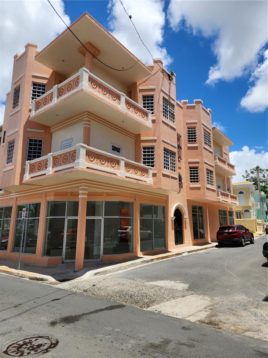 Discover this excellent rental opportunity at the corner of Calle Pilar and Braumbaugh #51, in the heart of San Juan. This fully renovated building offers modern and functional apartments, ideal for those seeking comfort and a well-located home. Currently available are two (2) studio-style apartments featuring 1 bedroom, 1 bathroom, and a kitchen (no living room), with a monthly rent of $575.00. Additionally, four (4) more spacious apartments are available, each with 3 bedrooms, 1 bathroom, a living room, dining area, and kitchen, for a monthly rent of $1,060.00. All units have been carefully updated, providing a warm and move-in-ready environment. Utilities such as water and electricity are paid separately. Parking is available at an additional cost of $60 each space monthly. Don’t miss this opportunity to live in a renovated and conveniently located space!