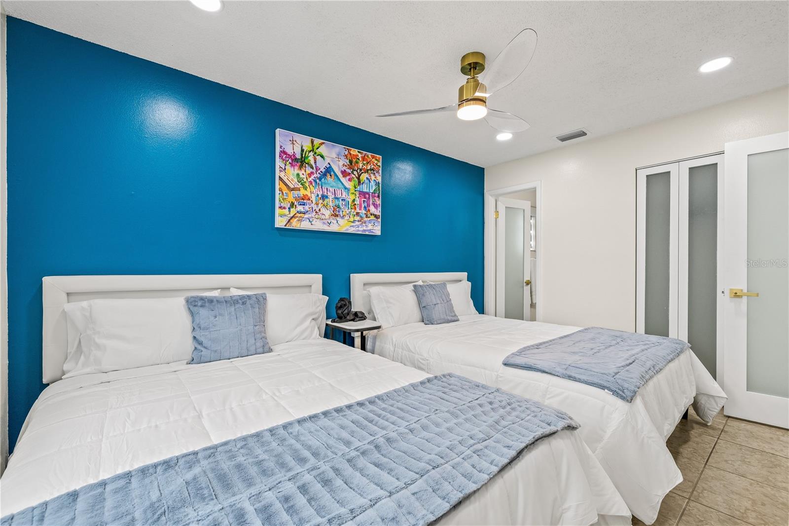 COUNTRY RUN UNIT II - Residential