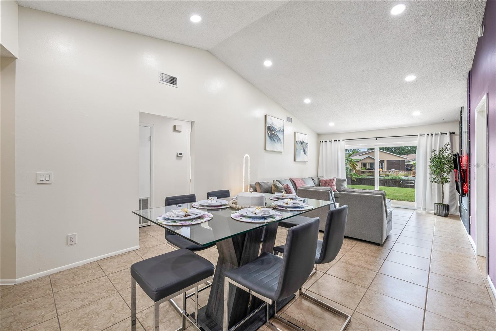 COUNTRY RUN UNIT II - Residential